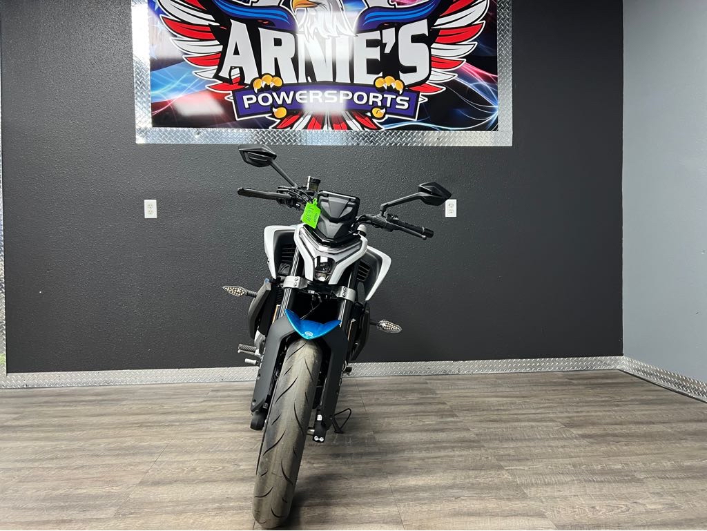 2025 CFMOTO 450NK - Photo 2