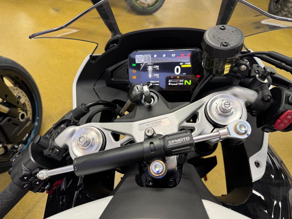 2025 CFMOTO 675SS - Photo 3