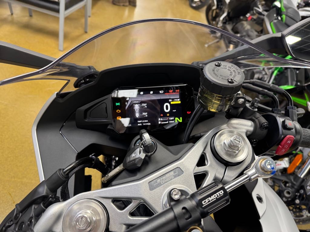 2025 CFMOTO 675SS - Photo 3