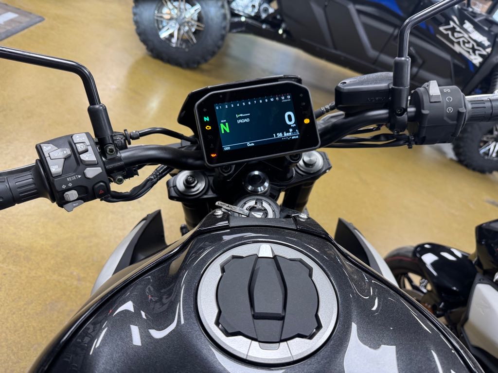 2025 Kawasaki Z900 ABS - Photo 3