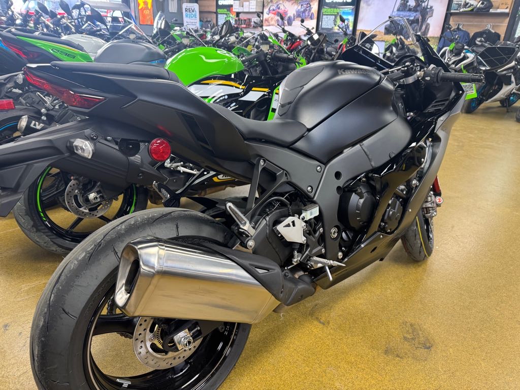 2025 Kawasaki Ninja® ZX™-10R - Photo 2