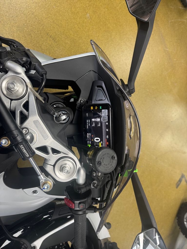 2025 CFMOTO 675SS - Photo 2