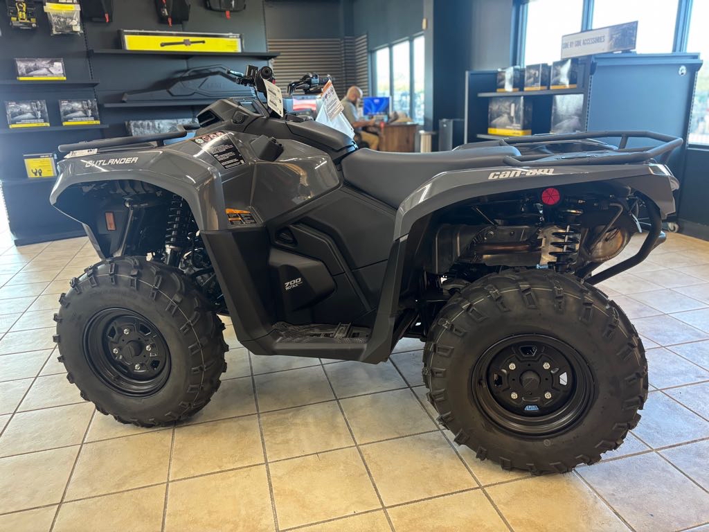 2025 Can-Am Outlander 700 - Photo 3