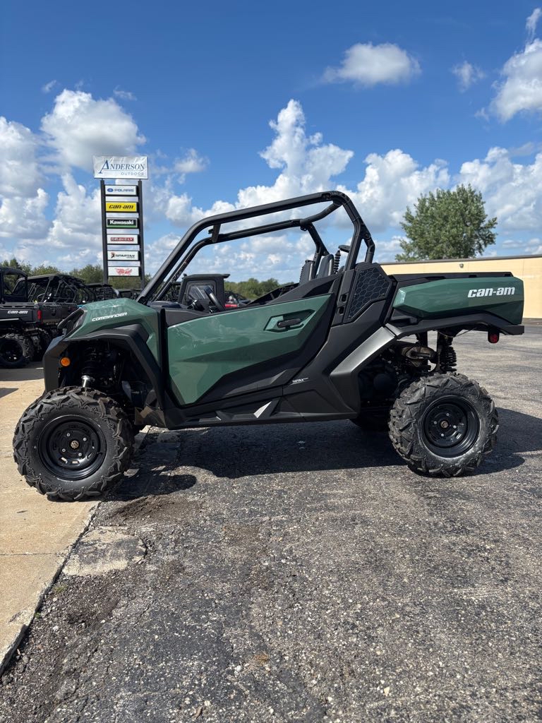 2023 Can-Am Commander DPS 700 - Photo 3