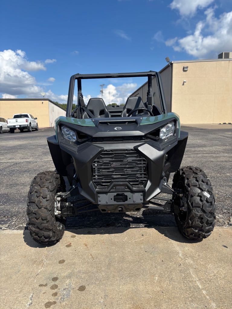 2023 Can-Am Commander DPS 700 - Photo 2