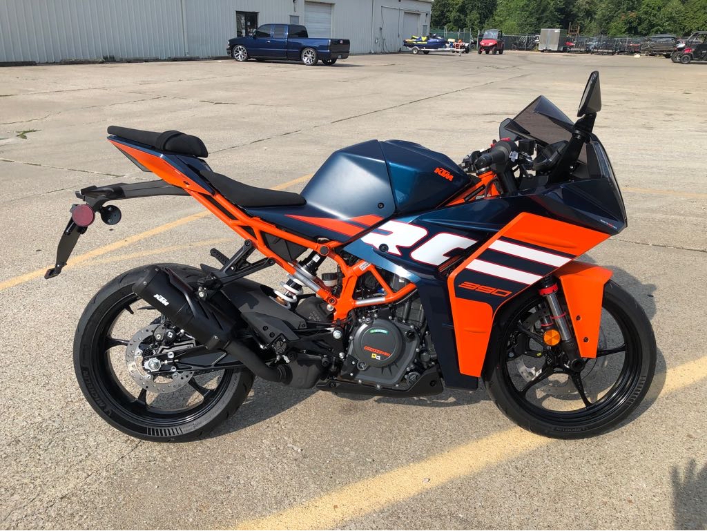 2024 KTM RC 390 - Photo 2