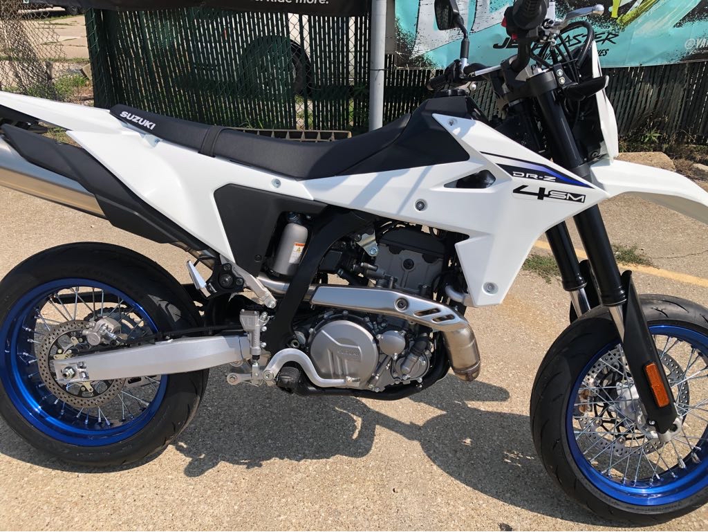 2025 Suzuki DR-Z 4SM - Photo 3