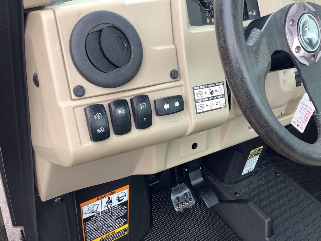 2021 John Deere XUV835R with Deluxe Cab - Photo 10