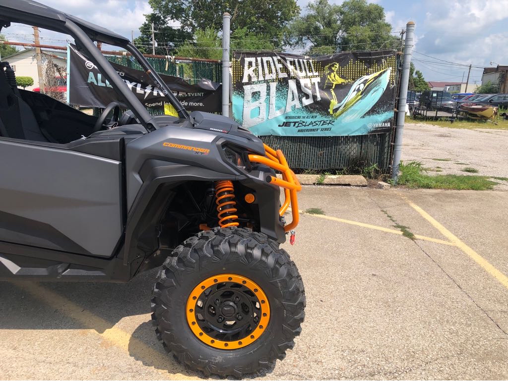 2025 Can-Am COMMANDER XT-P 1000R - Photo 2