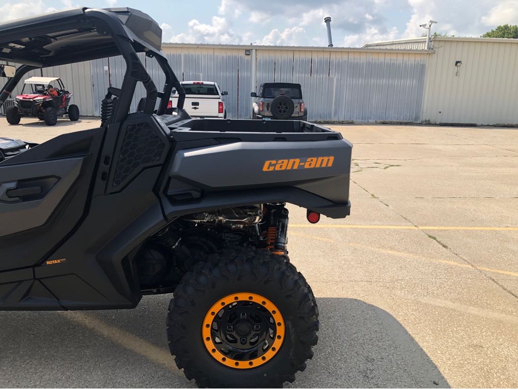 2025 Can-Am COMMANDER XT-P 1000R - Photo 6