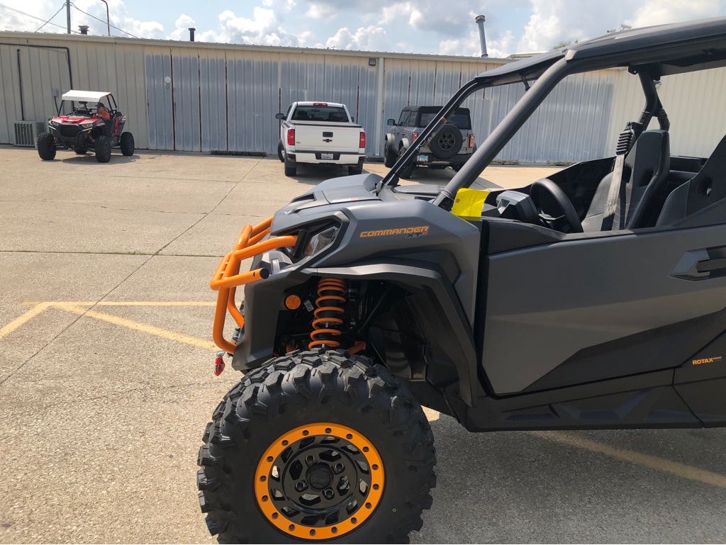 2025 Can-Am COMMANDER XT-P 1000R - Photo 8
