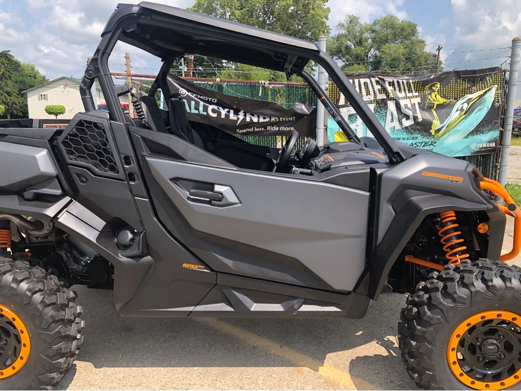 2025 Can-Am COMMANDER XT-P 1000R - Photo 3