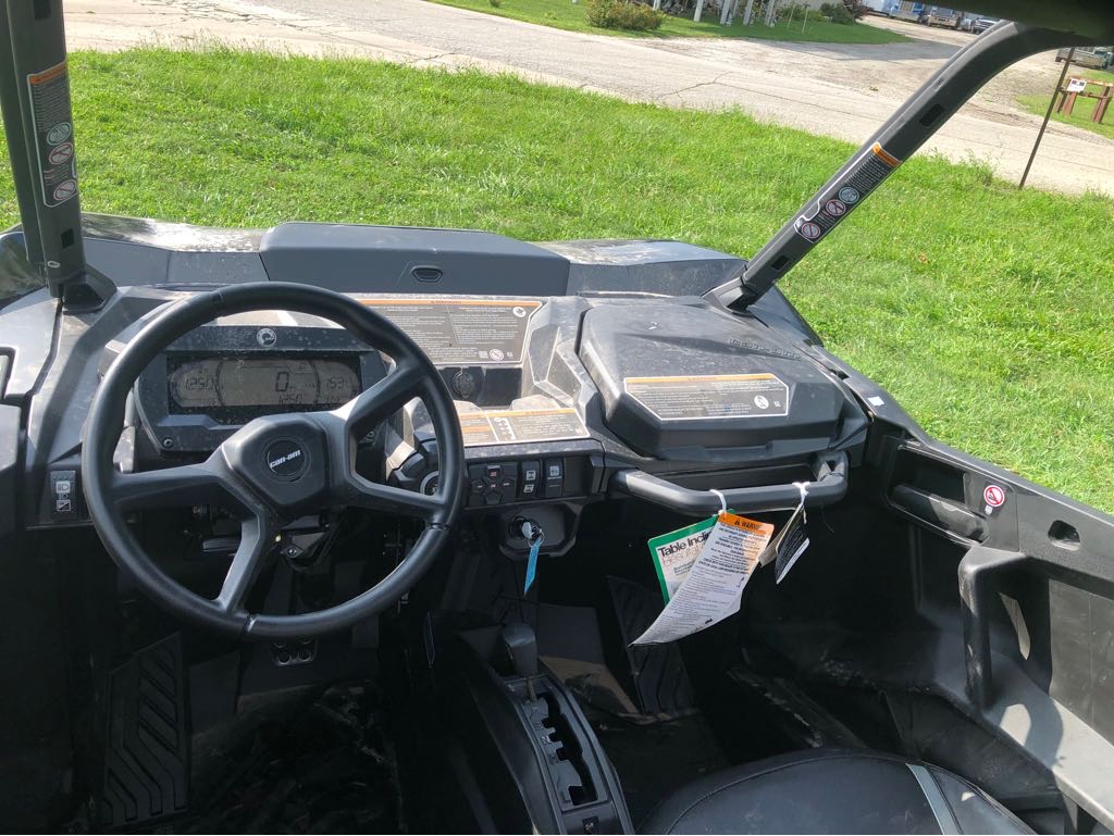 2025 Can-Am COMMANDER XT 700 - Photo 12