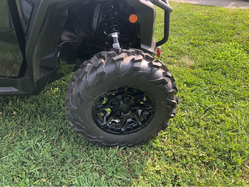 2025 Can-Am COMMANDER XT 700 - Photo 3