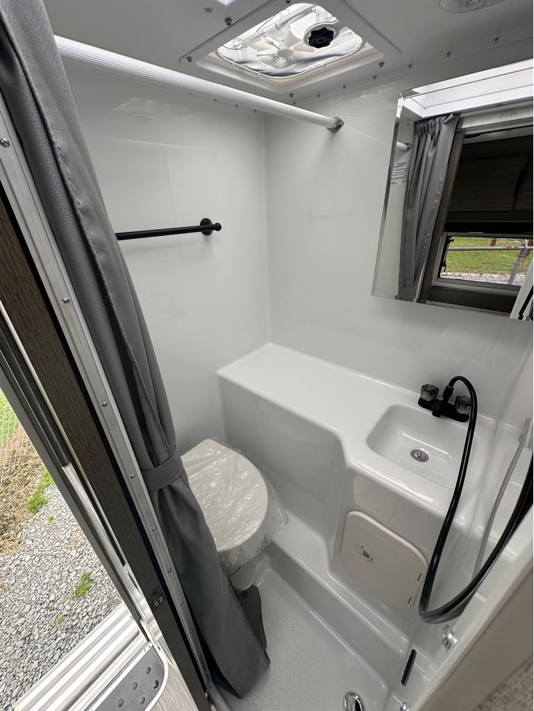 2026 Lance Truck Camper 850 - Photo 8