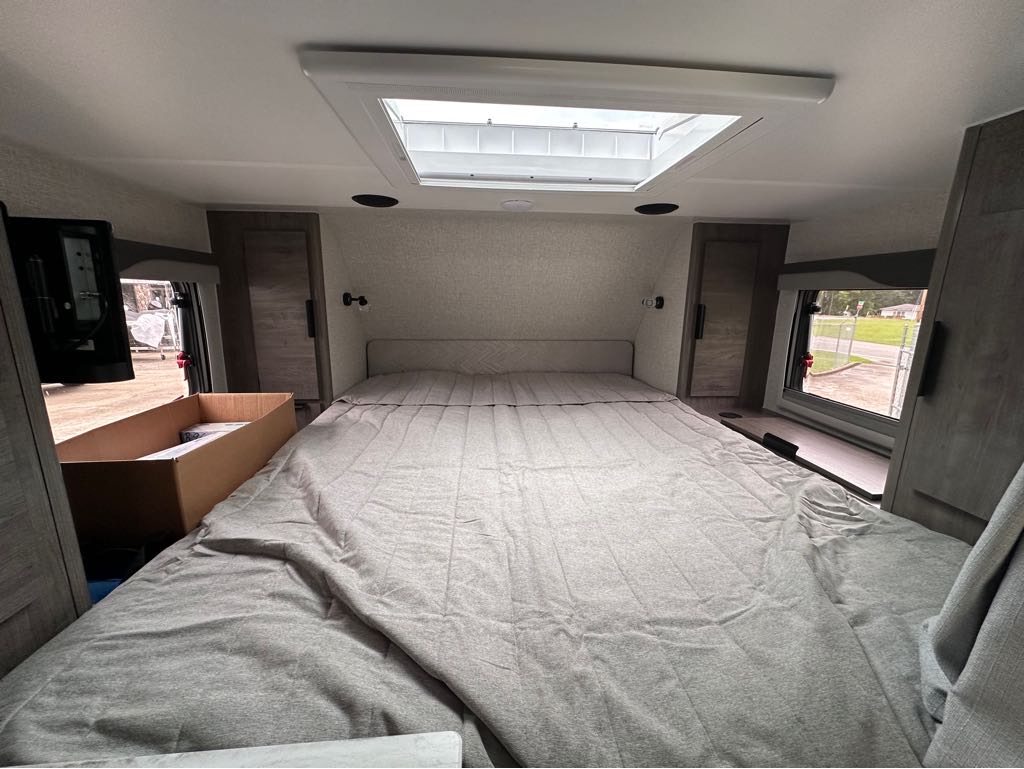 2026 Lance Truck Camper 850 - Photo 10