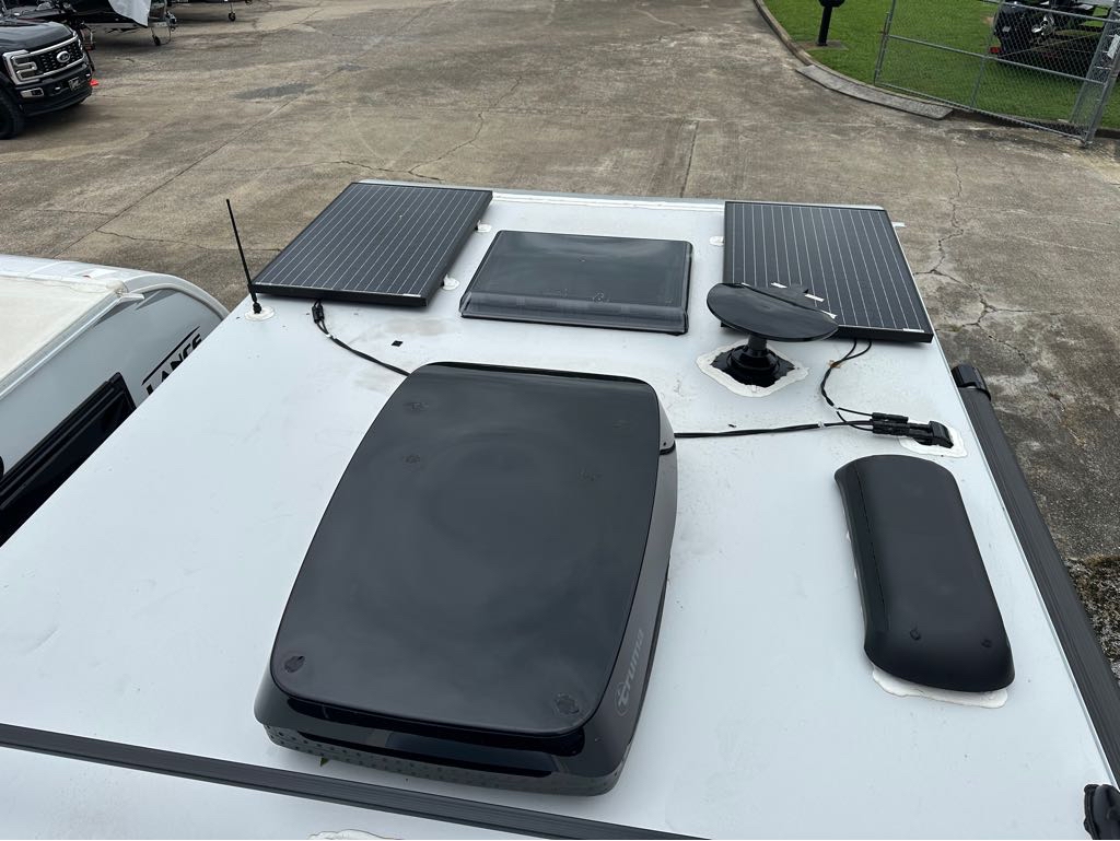 2026 Lance Truck Camper 850 - Photo 11