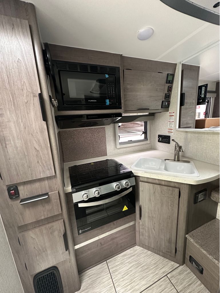 2026 Lance Truck Camper 850 - Photo 7