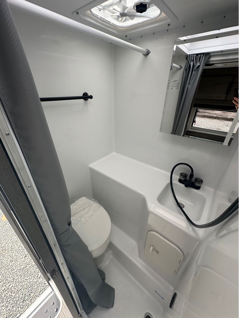 2026 Lance Truck Camper 850 - Photo 6