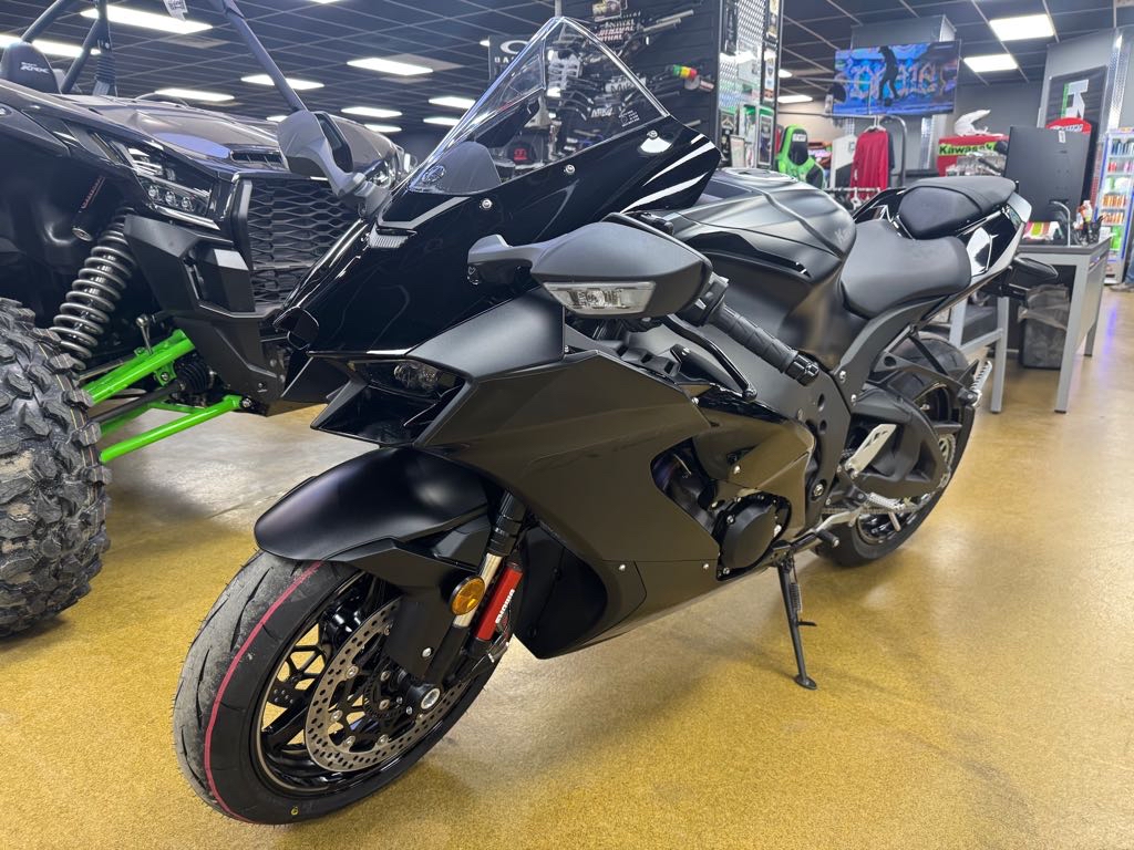 2025 Kawasaki Ninja® ZX™-10R - Photo 2