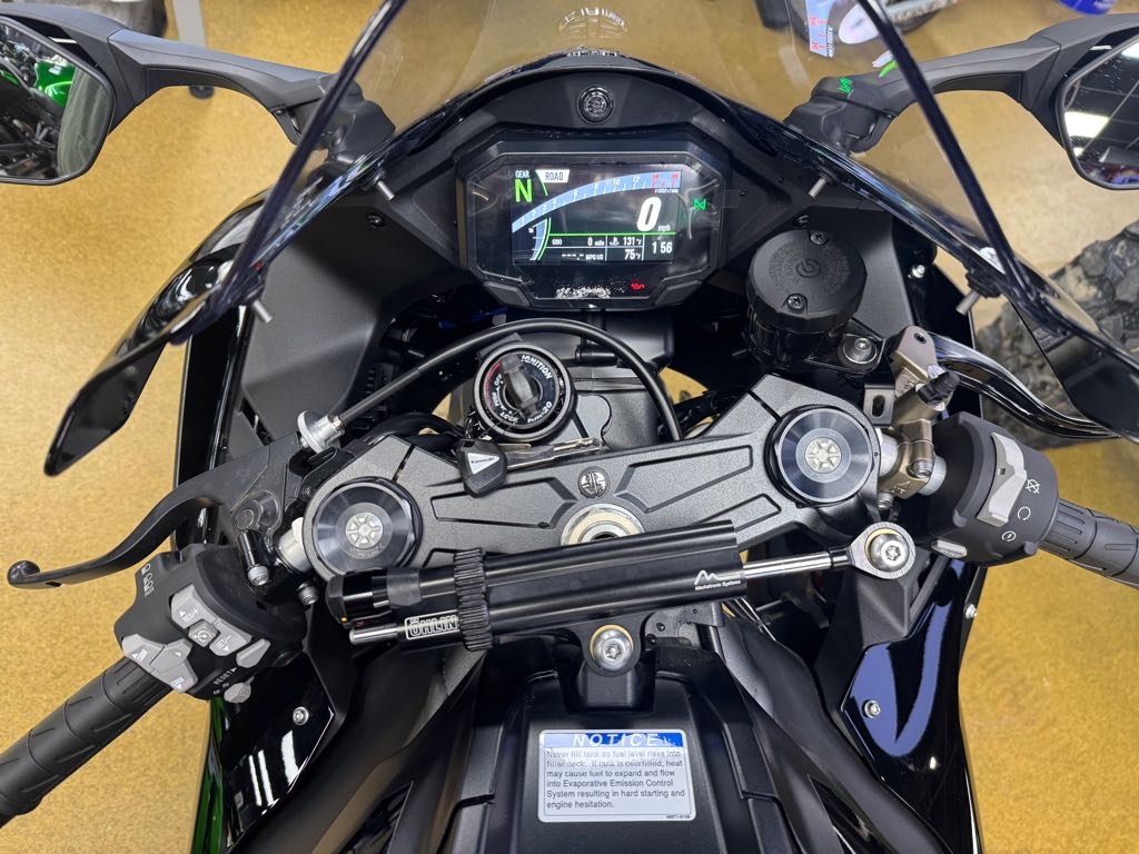 2025 Kawasaki Ninja® ZX™-10R - Photo 3