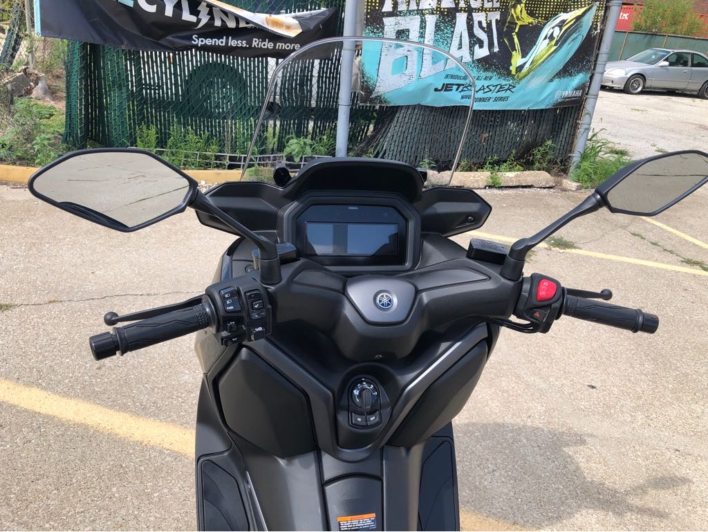 2025 Yamaha XMAX - Photo 12