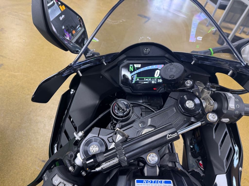 2025 Kawasaki Ninja® ZX™-10R - Photo 4