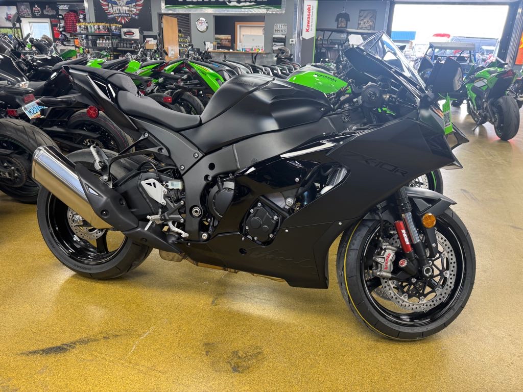 2025 Kawasaki Ninja® ZX™-10R - Photo 2
