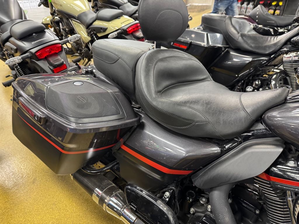 2018 Harley-Davidson® CVO™ Street Glide® - Custom Color Option - Photo 3