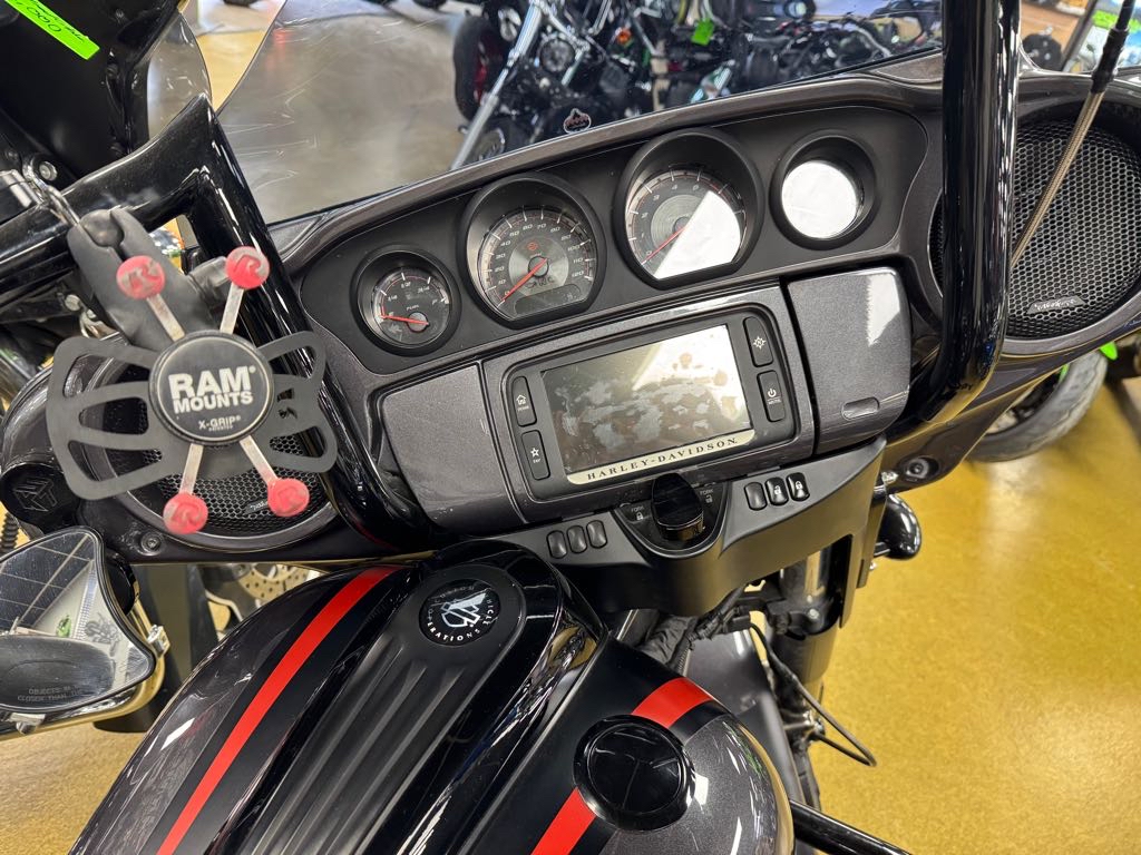 2018 Harley-Davidson® CVO™ Street Glide® - Custom Color Option - Photo 4