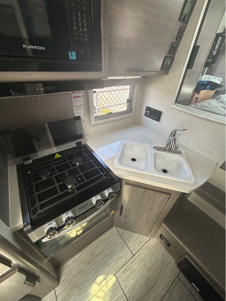 2026 Lance Truck Camper 850 - Photo 6
