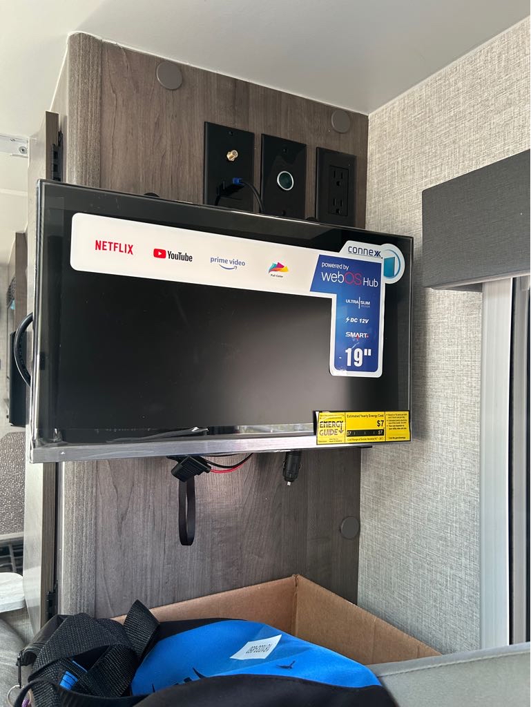 2026 Lance Truck Camper 850 - Photo 10