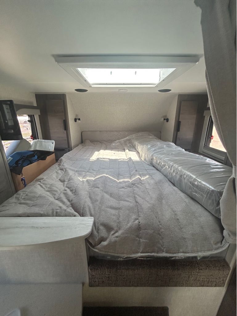 2026 Lance Truck Camper 850 - Photo 9