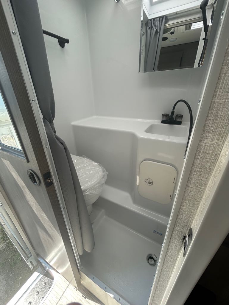 2026 Lance Truck Camper 850 - Photo 5