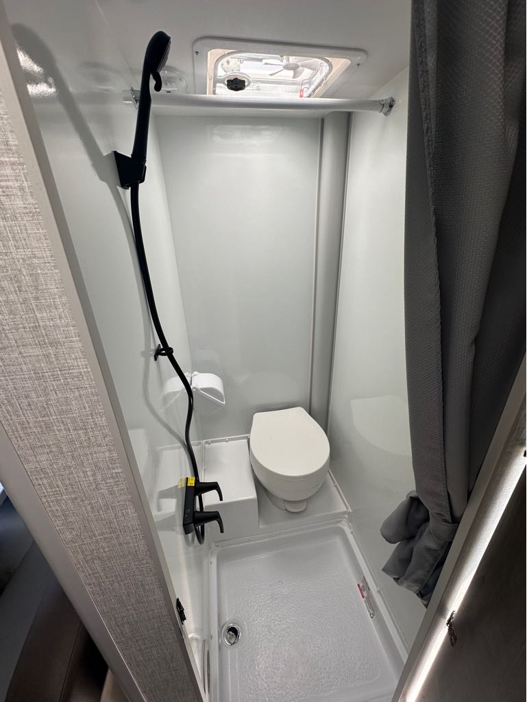 2026 Lance Truck Camper SQ825 - Photo 8