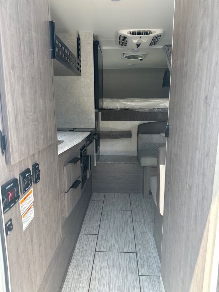 2026 Lance Truck Camper SQ825 - Photo 7