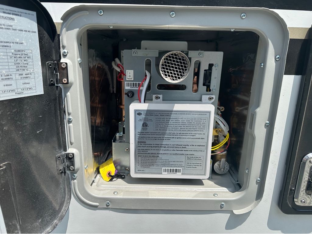 2026 Lance Truck Camper SQ825 - Photo 5