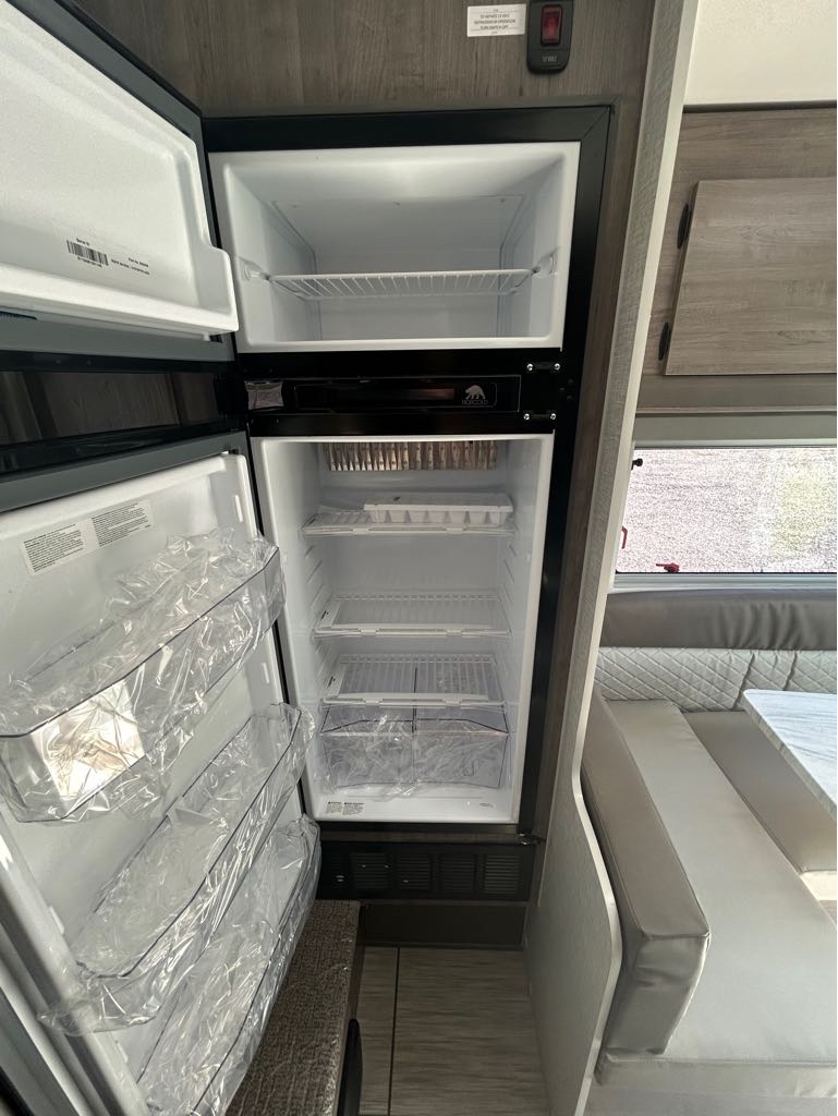 2026 Lance Truck Camper 850 - Photo 9