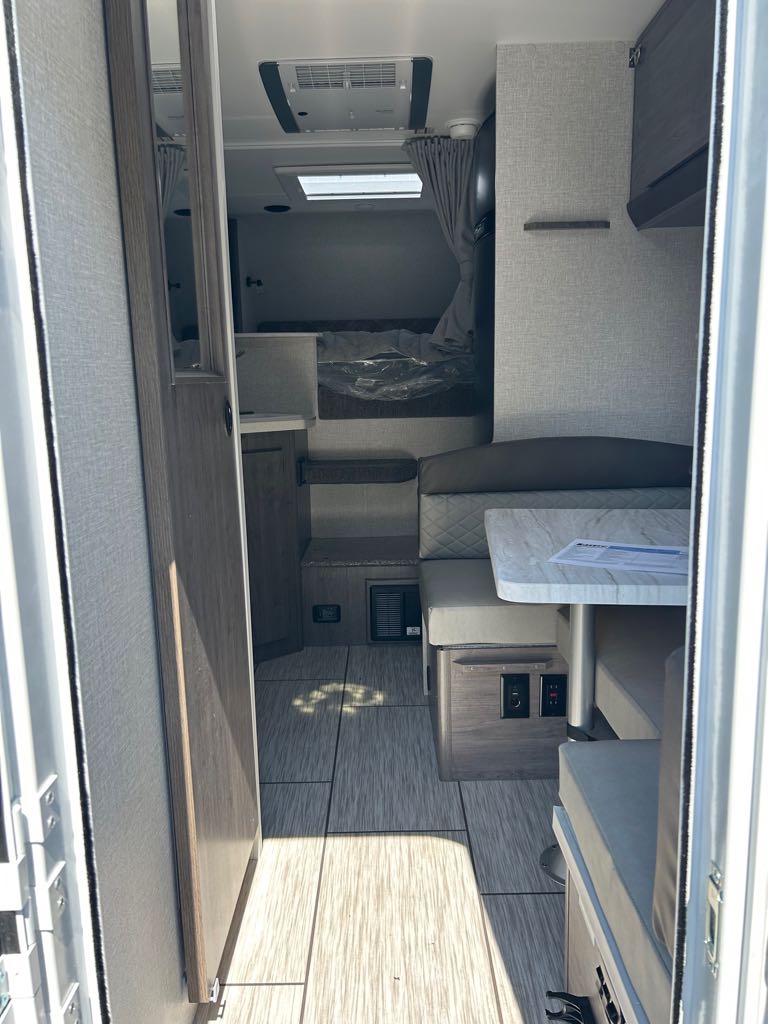 2026 Lance Truck Camper 850 - Photo 5