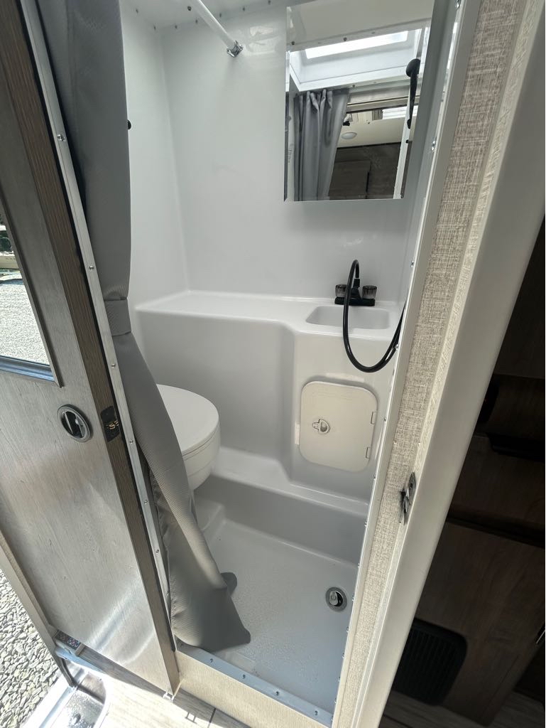 2026 Lance Truck Camper 850 - Photo 6