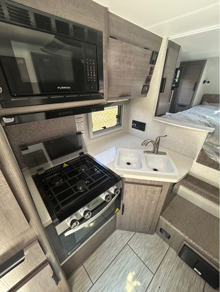 2026 Lance Truck Camper 850 - Photo 7