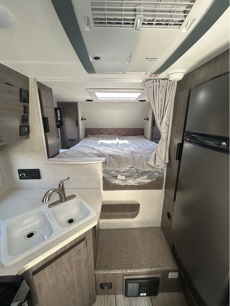 2026 Lance Truck Camper 850 - Photo 8