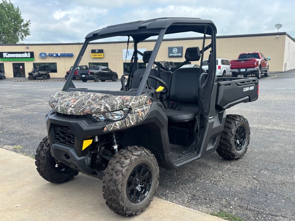 2024 Can-Am Defender HD7