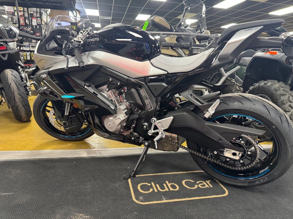 2025 CFMOTO 675SS - Photo 2