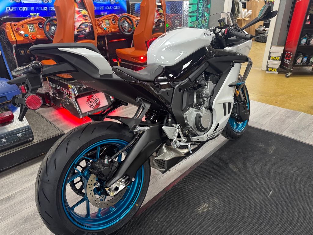 2025 CFMOTO 675SS - Photo 2