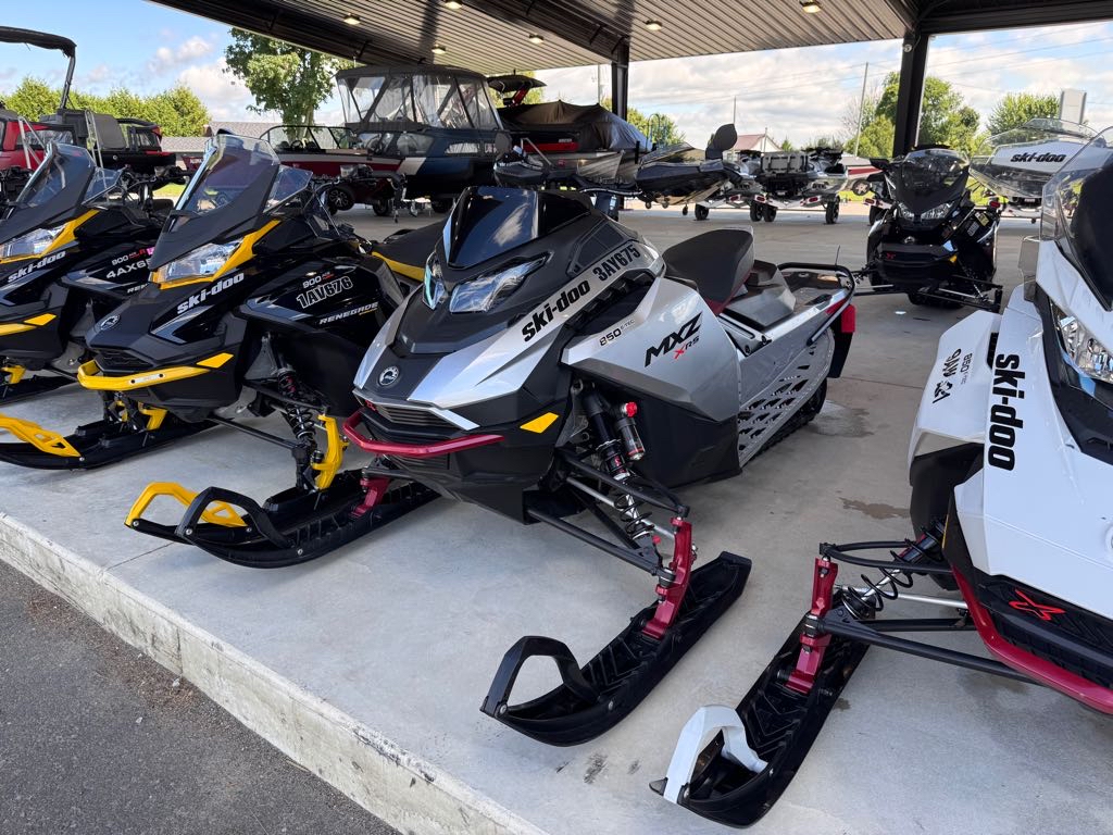 2024 Ski-Doo MXZ X-RS 129 850 E-TEC WITH SMART SHOX & 10.25" TOUCHSCREEN - Photo 2