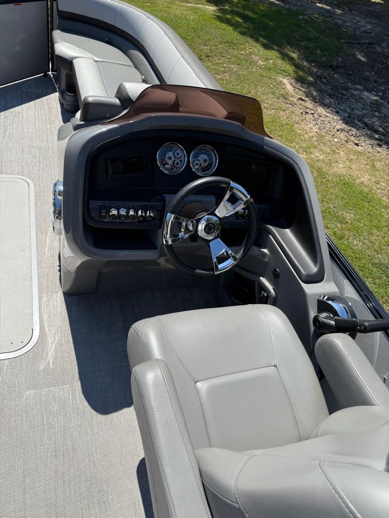 2023 Avalon Catalina Rear J Lounger 25 - Photo 9