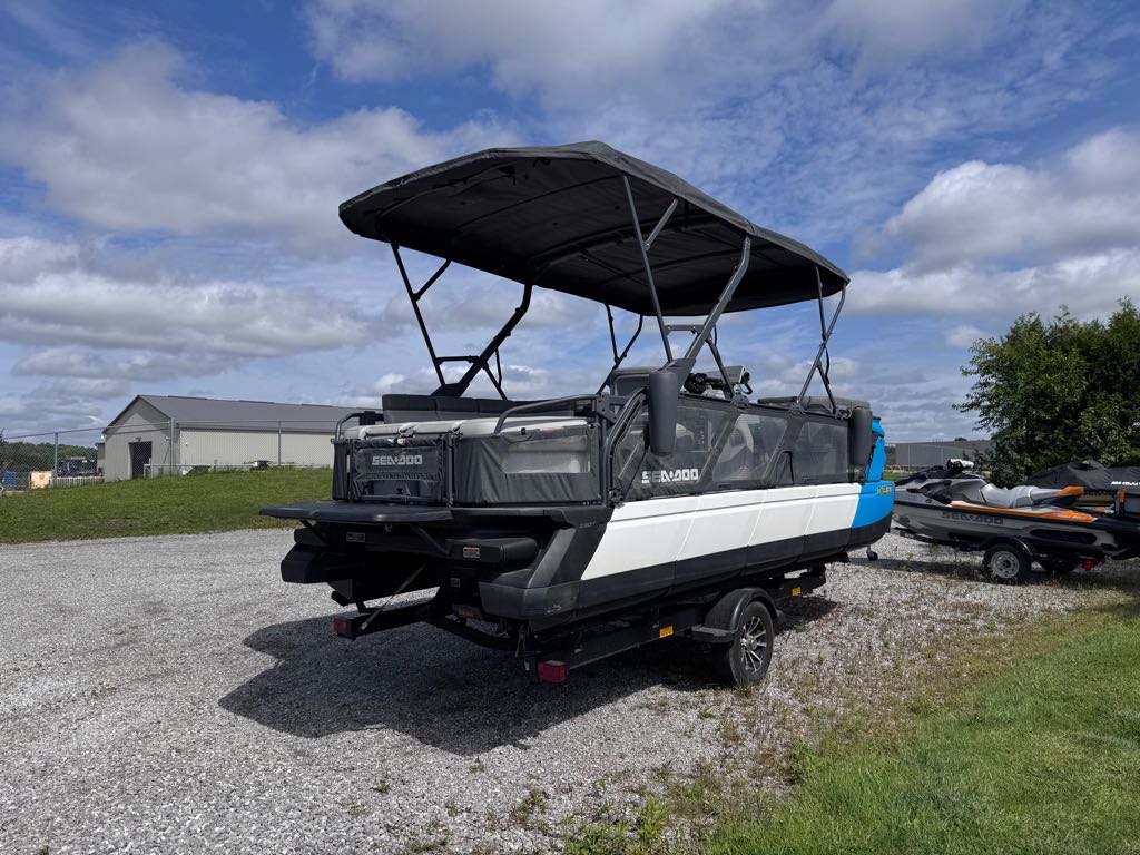 2023 Sea-Doo Switch Cruise 21' - 230HP w/ full enclosure - Photo 3