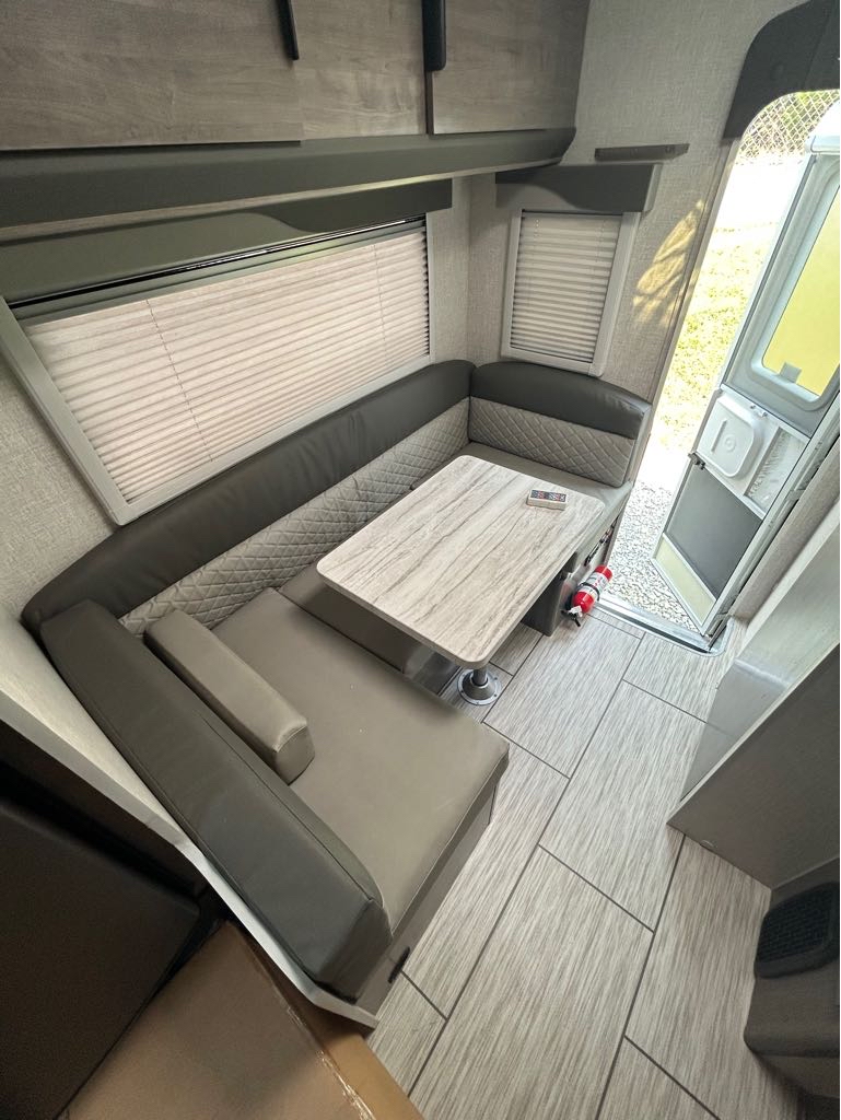 2026 Lance Truck Camper 850 - Photo 7