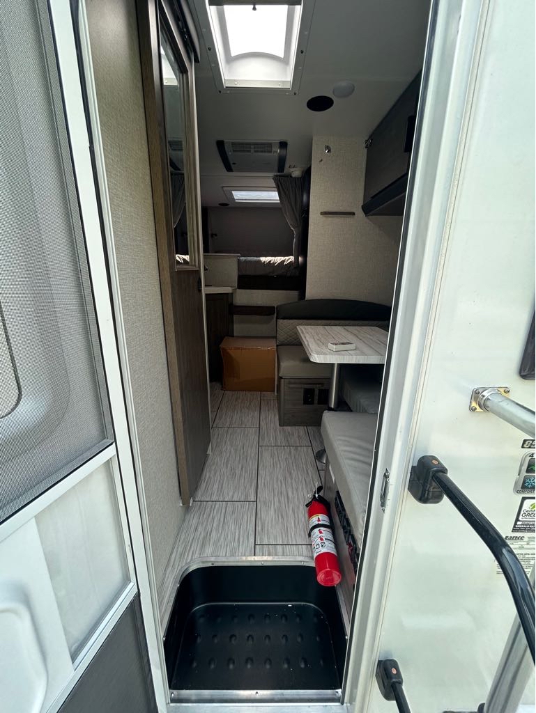2026 Lance Truck Camper 850 - Photo 6